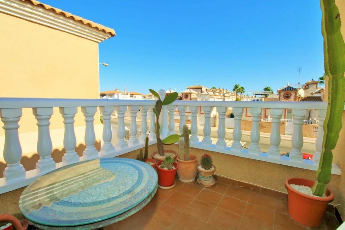 3 soveværelse Villa til salg i Playa Flamenca med swimmingpool garage - € 259.950 (Ref: 10085180)