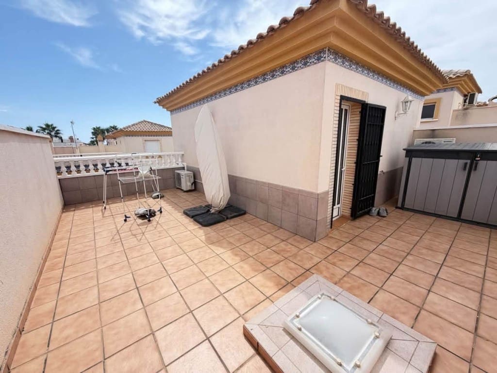 3 soverom Villa til salgs i Villamartin med svømmebasseng garasje - € 225 000 (Ref: 10085181)