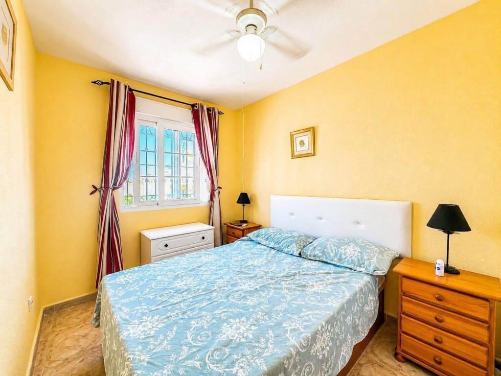 3 quarto Moradia Geminada para venda em Playa Flamenca com piscina garagem - 284 950 € (Ref: 10085183)
