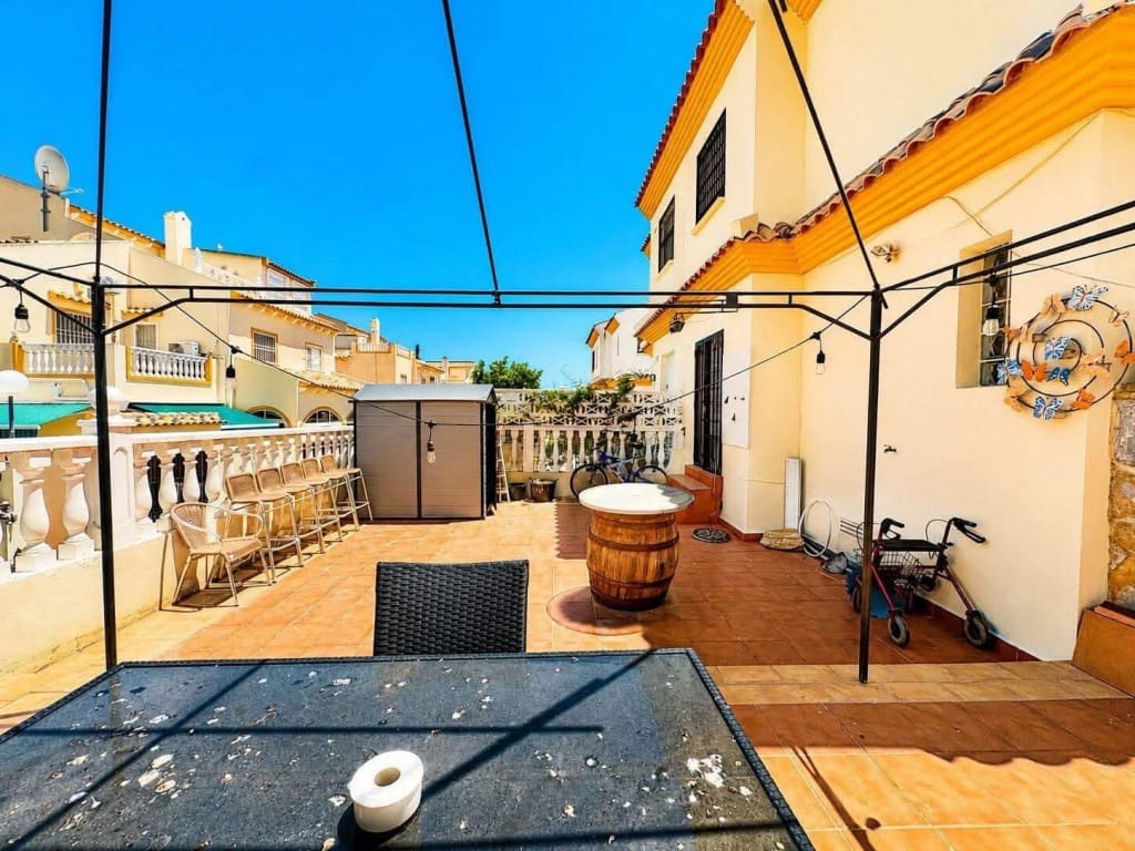 3 quarto Moradia Geminada para venda em Playa Flamenca com piscina garagem - 284 950 € (Ref: 10085183)