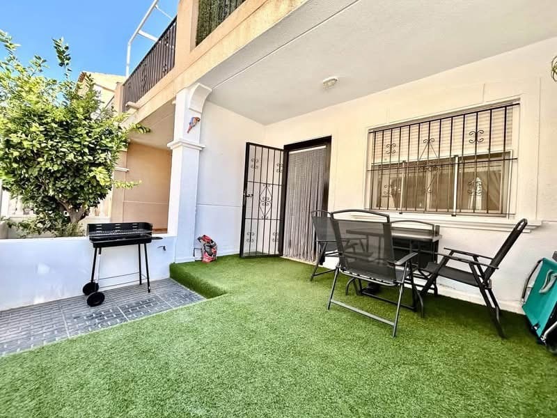 3 makuuhuone Omakotitalo myytävänä paikassa La Zenia mukana uima-altaan - 199 000 € (Ref: 10085185)