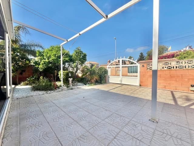 3 sypialnia Willa na sprzedaż w Playa Flamenca z basenem garażem - 254 000 € (Ref: 10085187)