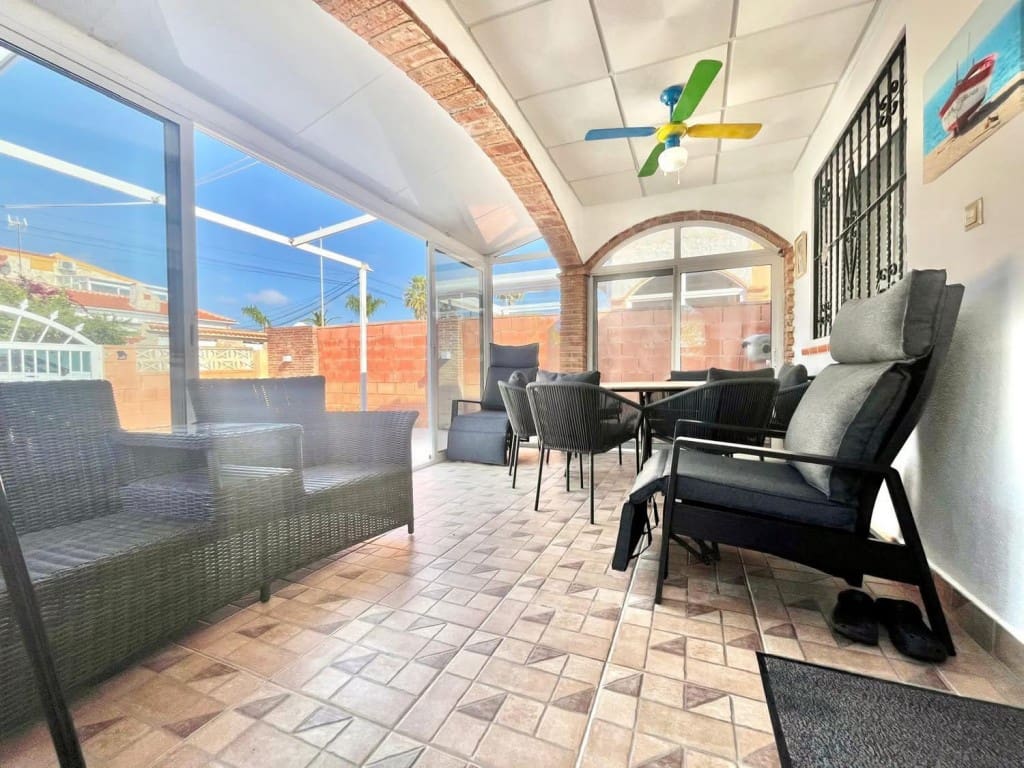 3 sypialnia Willa na sprzedaż w Playa Flamenca z basenem garażem - 254 000 € (Ref: 10085187)