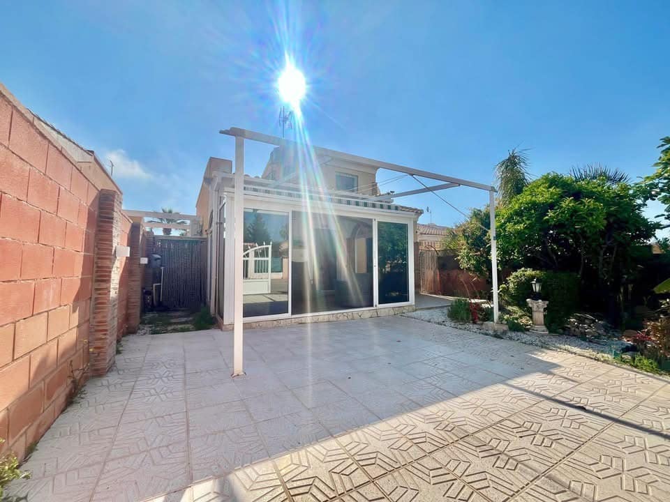 3 sypialnia Willa na sprzedaż w Playa Flamenca z basenem garażem - 254 000 € (Ref: 10085187)