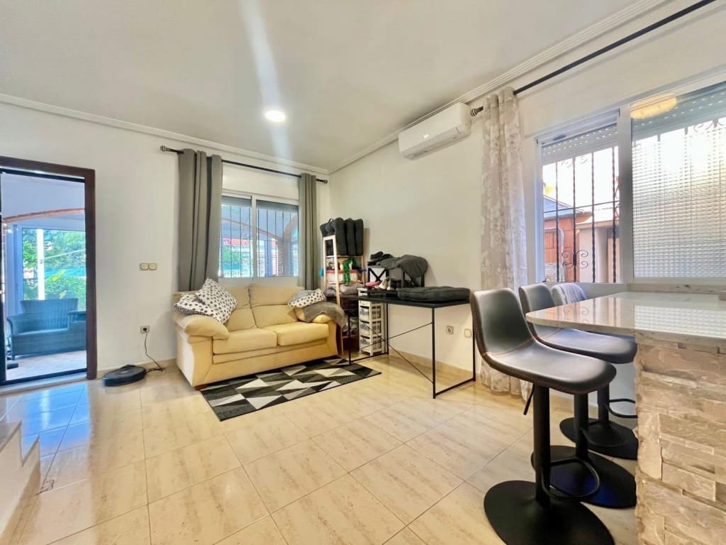 3 sypialnia Willa na sprzedaż w Playa Flamenca z basenem garażem - 254 000 € (Ref: 10085187)