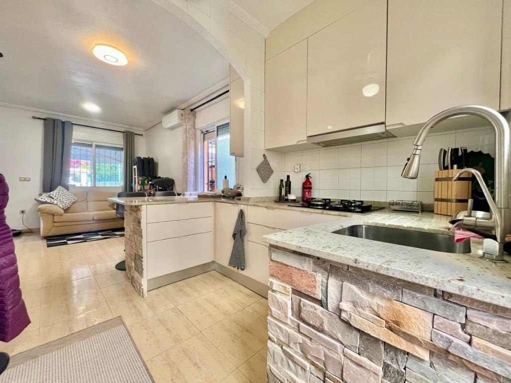3 sypialnia Willa na sprzedaż w Playa Flamenca z basenem garażem - 254 000 € (Ref: 10085187)