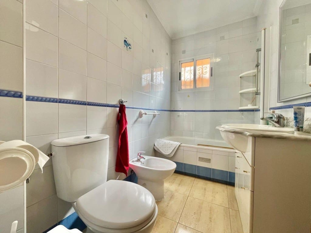 3 sypialnia Willa na sprzedaż w Playa Flamenca z basenem garażem - 254 000 € (Ref: 10085187)