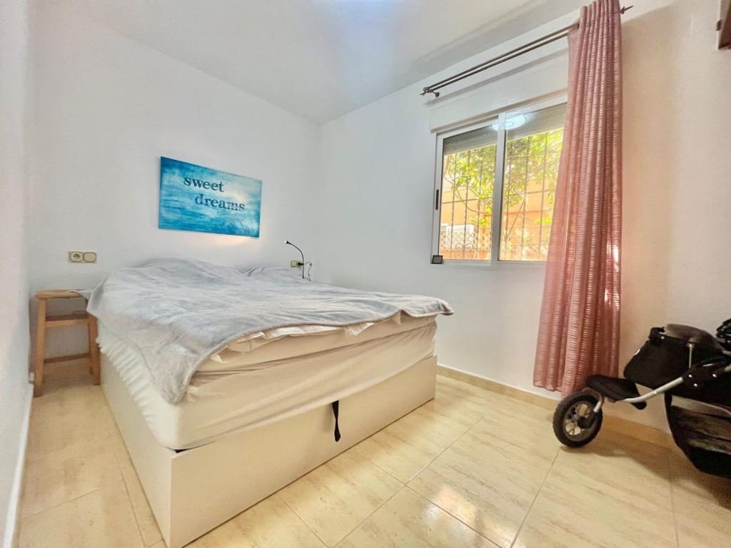 3 sypialnia Willa na sprzedaż w Playa Flamenca z basenem garażem - 254 000 € (Ref: 10085187)