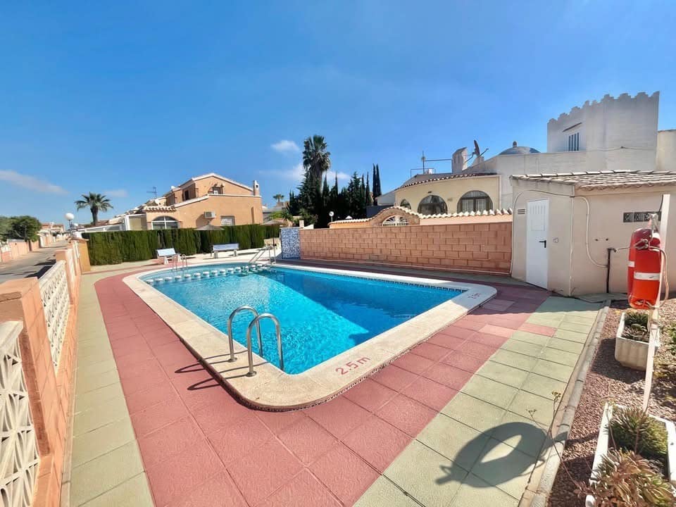 3 sypialnia Willa na sprzedaż w Playa Flamenca z basenem garażem - 254 000 € (Ref: 10085187)