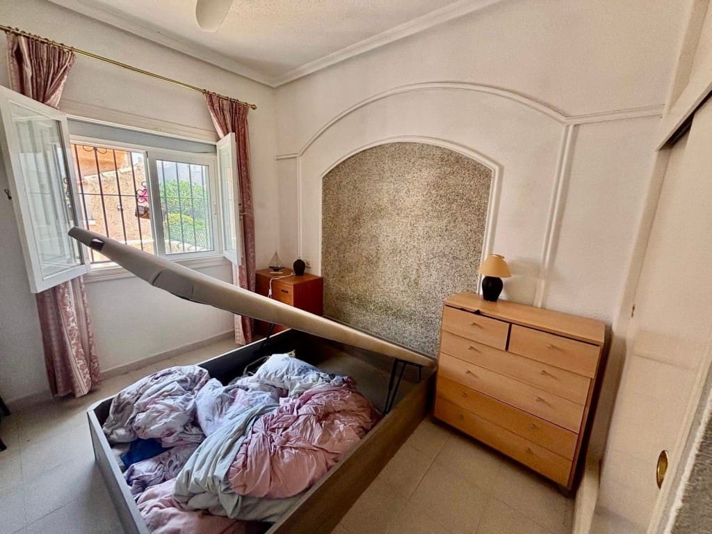 2 makuuhuone Huoneisto myytävänä paikassa La Florida mukana uima-altaan - 129 000 € (Ref: 10085190)