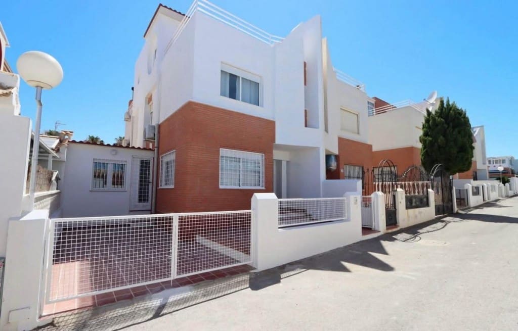 3 quarto Moradia Geminada para venda em Los Altos com piscina garagem - 225 000 € (Ref: 10085192)