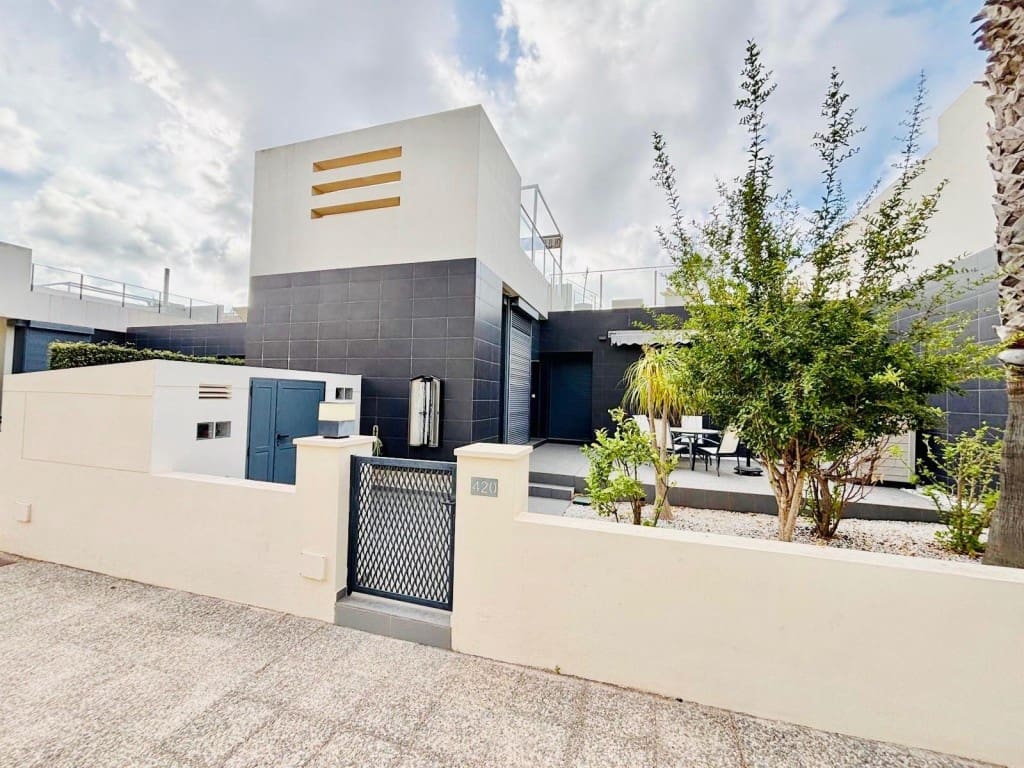 2 bedroom Townhouse for sale in Villamartin with pool - € 259,000 (Ref: 10085196)