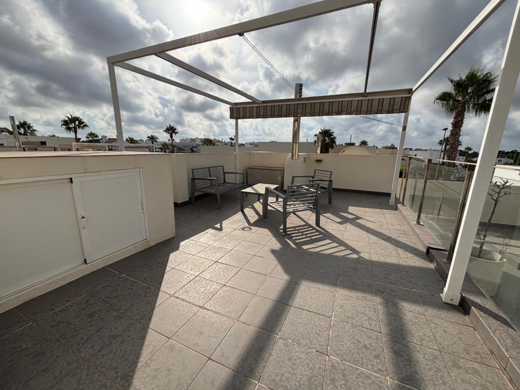 2 bedroom Townhouse for sale in Villamartin with pool - € 259,000 (Ref: 10085196)
