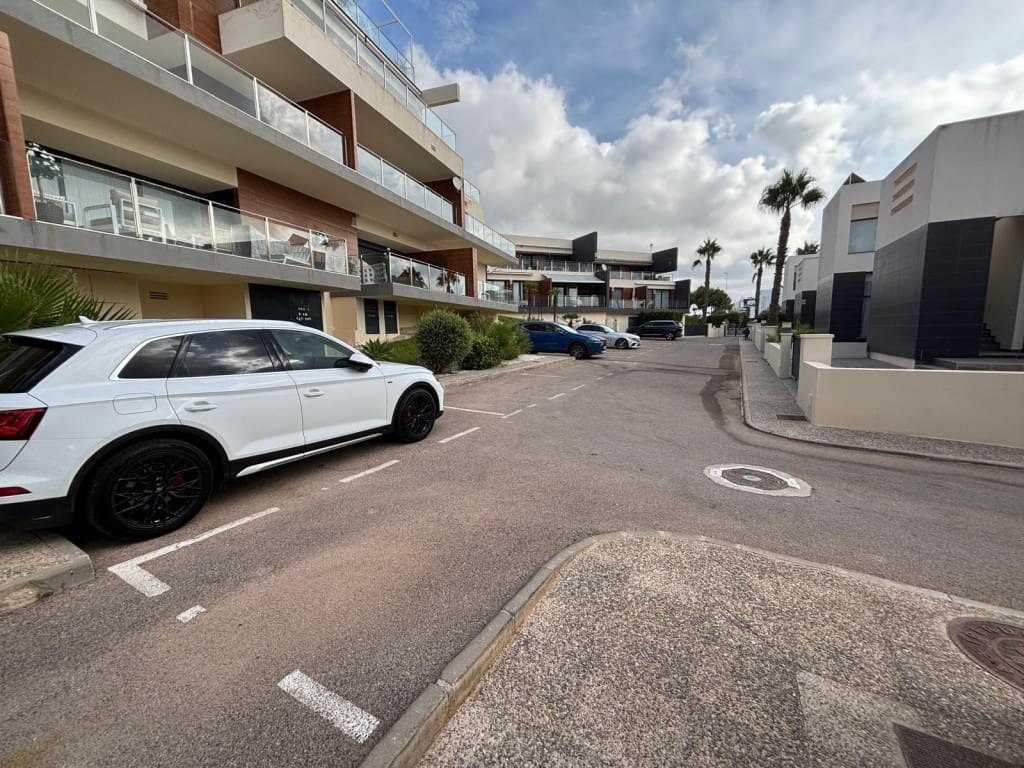 2 bedroom Townhouse for sale in Villamartin with pool - € 259,000 (Ref: 10085196)