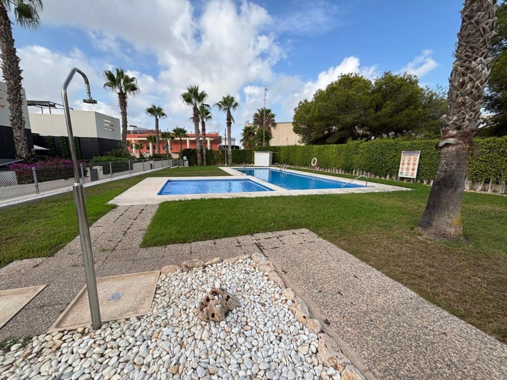 2 bedroom Townhouse for sale in Villamartin with pool - € 259,000 (Ref: 10085196)
