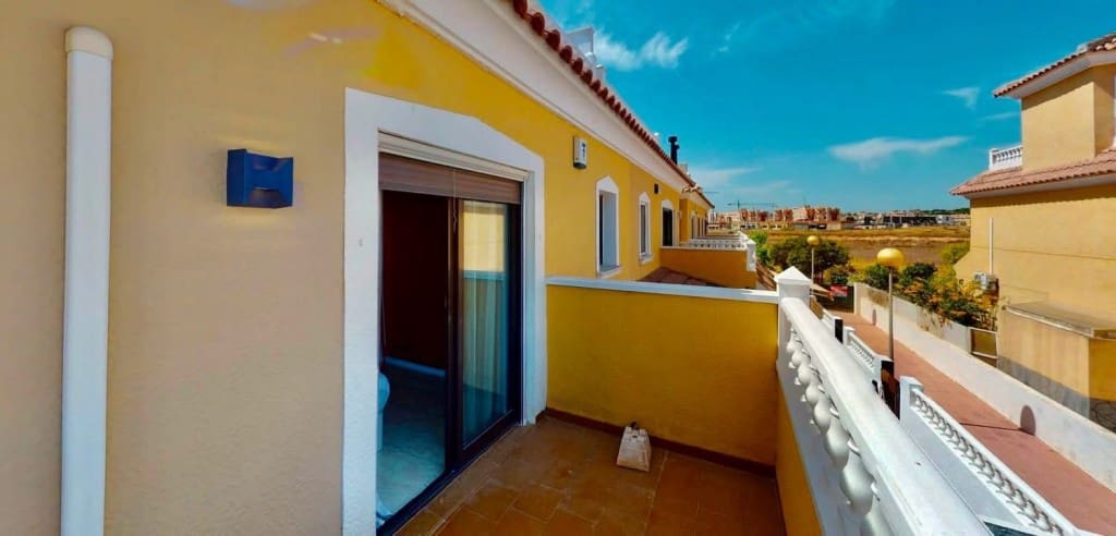 3 quarto Moradia Geminada para venda em Playa Flamenca com piscina - 219 000 € (Ref: 10085198)