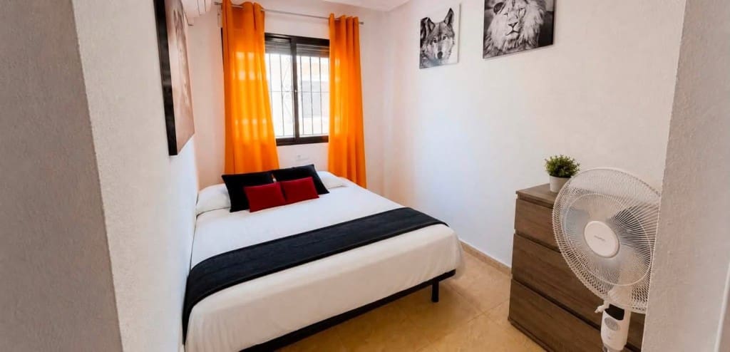 3 quarto Moradia Geminada para venda em Playa Flamenca com piscina - 219 000 € (Ref: 10085198)