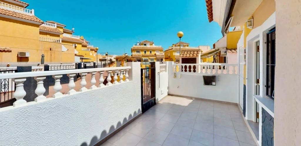 3 quarto Moradia Geminada para venda em Playa Flamenca com piscina - 219 000 € (Ref: 10085198)