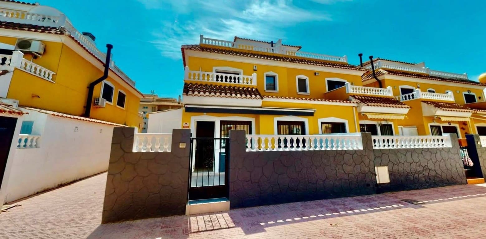 3 quarto Moradia Geminada para venda em Playa Flamenca com piscina - 219 000 € (Ref: 10085198)