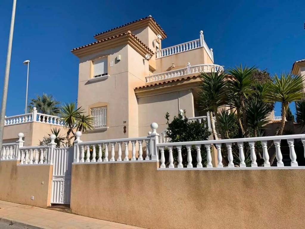 3 soverom Villa til salgs i Blue Lagoon med svømmebasseng garasje - € 299 000 (Ref: 10085200)