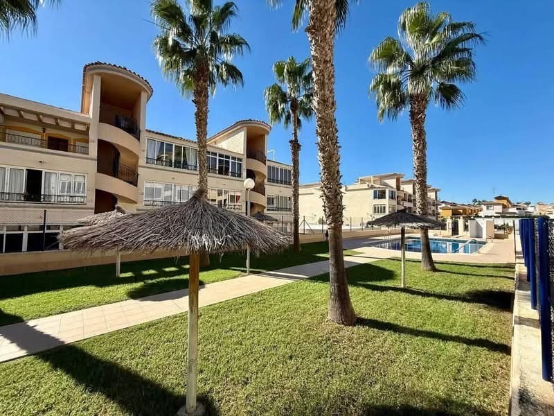 2 bedroom Apartment for sale in Orihuela Costa with pool garage - € 144,900 (Ref: 10085204)