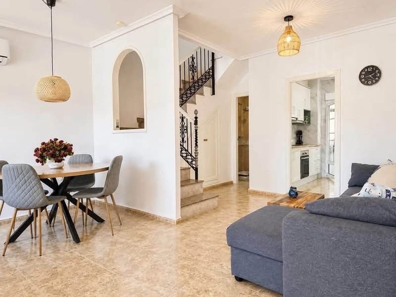 3 makuuhuone Omakotitalo myytävänä paikassa Villamartin mukana uima-altaan - 238 900 € (Ref: 10085211)