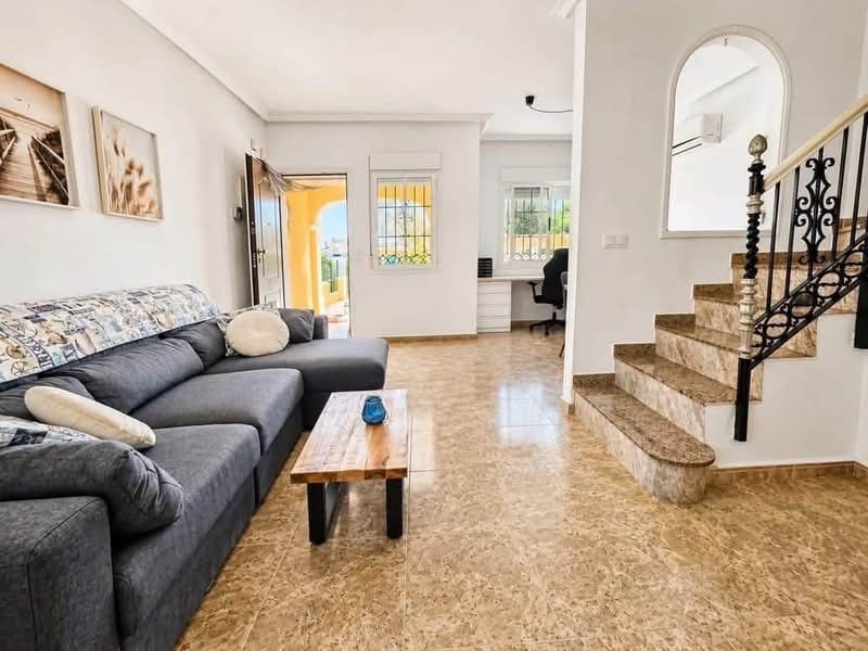 3 makuuhuone Omakotitalo myytävänä paikassa Villamartin mukana uima-altaan - 238 900 € (Ref: 10085211)