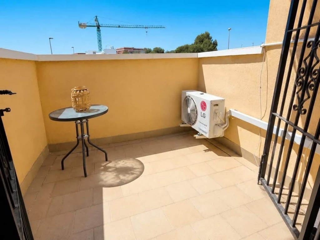 3 makuuhuone Omakotitalo myytävänä paikassa Villamartin mukana uima-altaan - 238 900 € (Ref: 10085211)