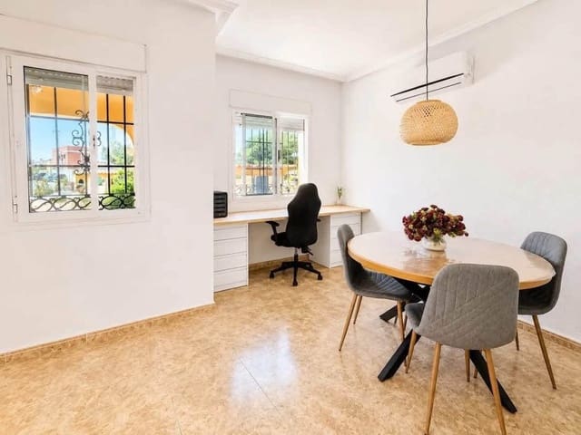 3 makuuhuone Omakotitalo myytävänä paikassa Villamartin, Orihuela mukana uima-altaan - 238 900 € (Ref: 10085211)