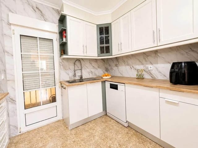 3 makuuhuone Omakotitalo myytävänä paikassa Villamartin, Orihuela mukana uima-altaan - 238 900 € (Ref: 10085211)