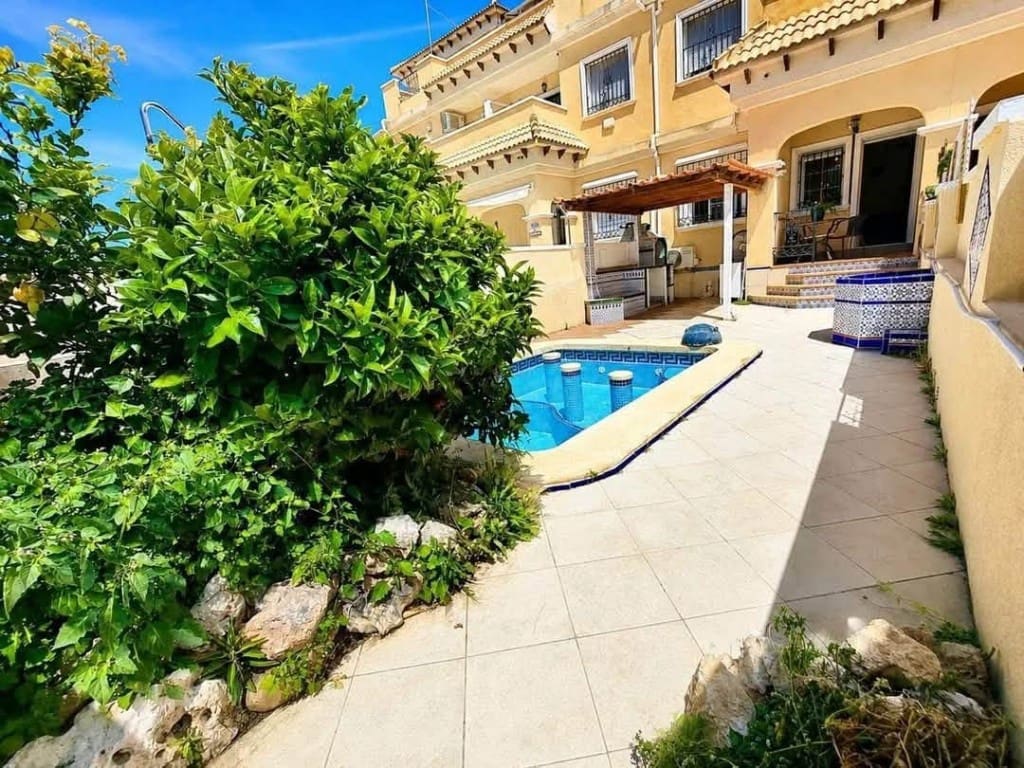 3 makuuhuone Omakotitalo myytävänä paikassa Villamartin mukana uima-altaan - 238 900 € (Ref: 10085211)