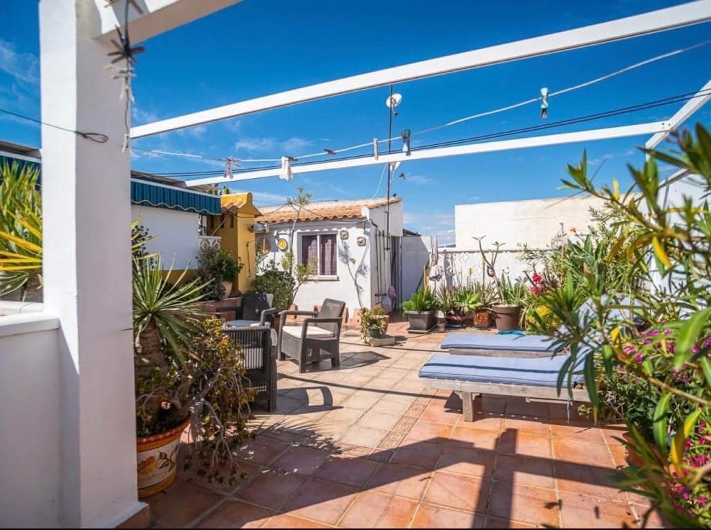 4 makuuhuone Huoneisto myytävänä paikassa La Florida mukana uima-altaan - 235 000 € (Ref: 10091541)