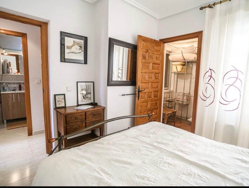 4 makuuhuone Huoneisto myytävänä paikassa La Florida mukana uima-altaan - 235 000 € (Ref: 10091541)