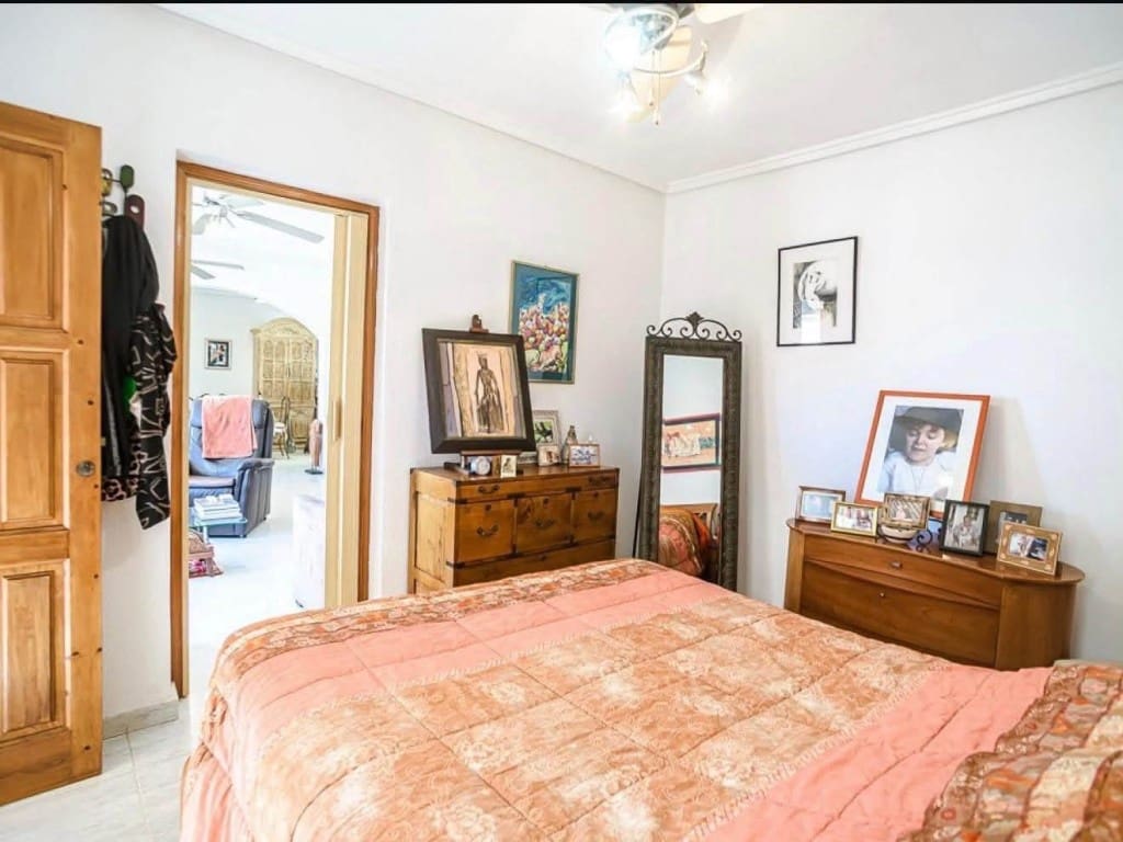 4 makuuhuone Huoneisto myytävänä paikassa La Florida mukana uima-altaan - 235 000 € (Ref: 10091541)