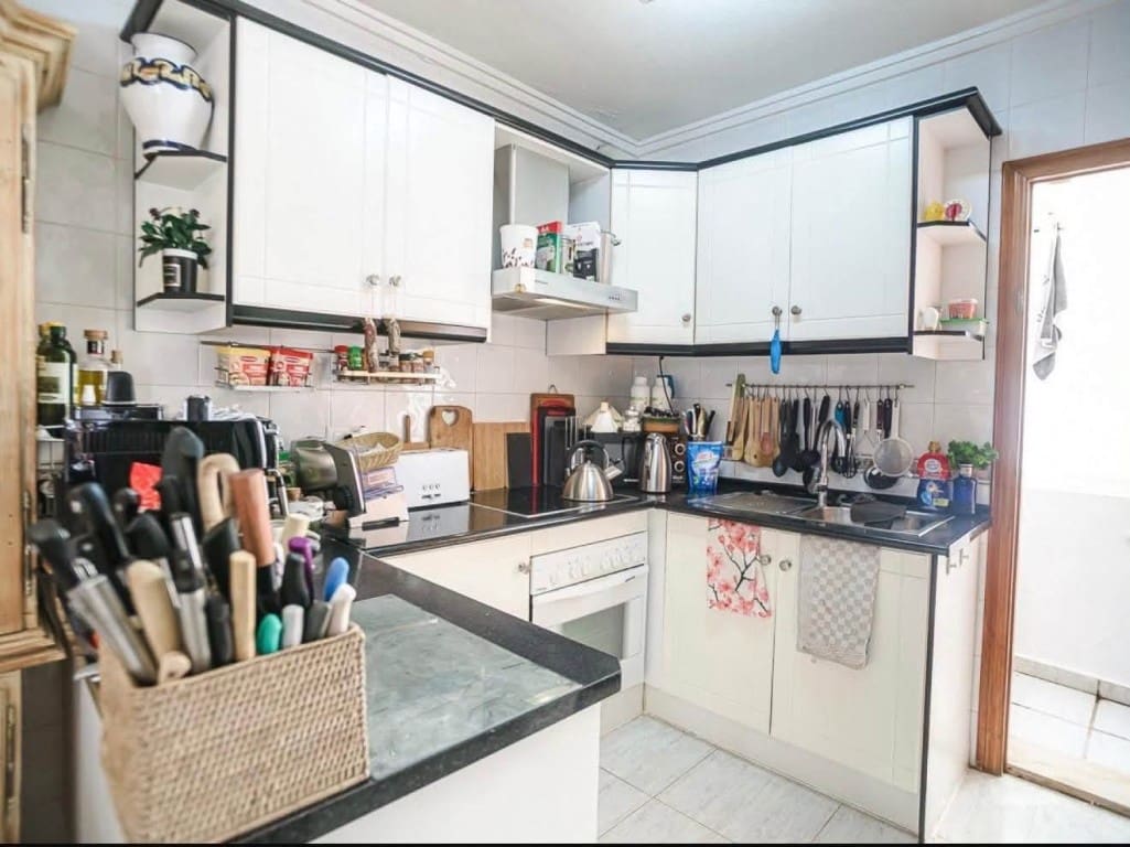 4 makuuhuone Huoneisto myytävänä paikassa La Florida mukana uima-altaan - 235 000 € (Ref: 10091541)