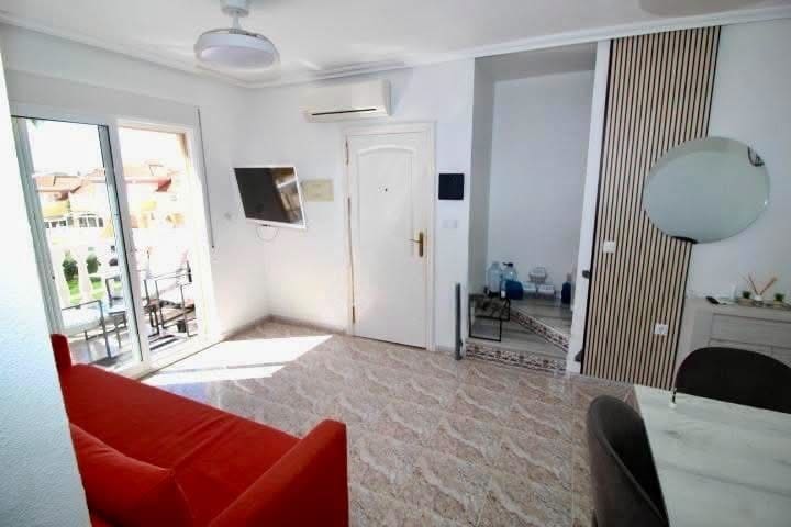 2 makuuhuone Huoneisto myytävänä paikassa Cabo Roig mukana uima-altaan - 169 000 € (Ref: 10112172)
