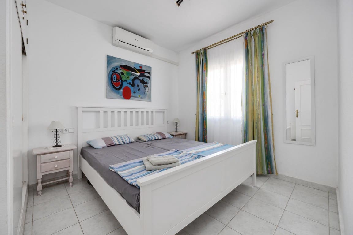 5 bedroom Villa for sale in Cabo Roig with pool garage - € 590,000 (Ref: 10120582)