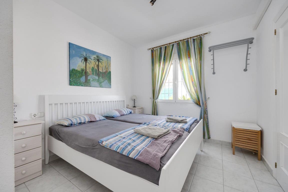 5 bedroom Villa for sale in Cabo Roig with pool garage - € 590,000 (Ref: 10120582)