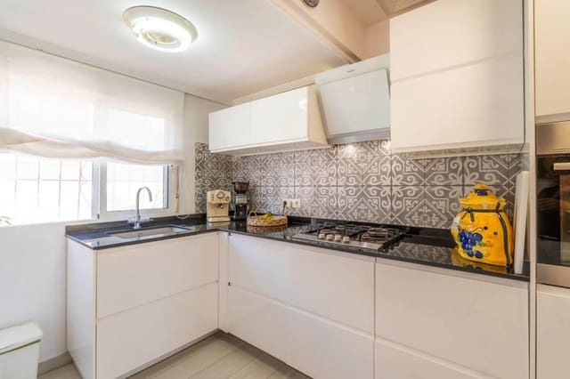 4 sypialnia Willa na sprzedaż w Los Balcones z basenem garażem - 369 000 € (Ref: 10120583)