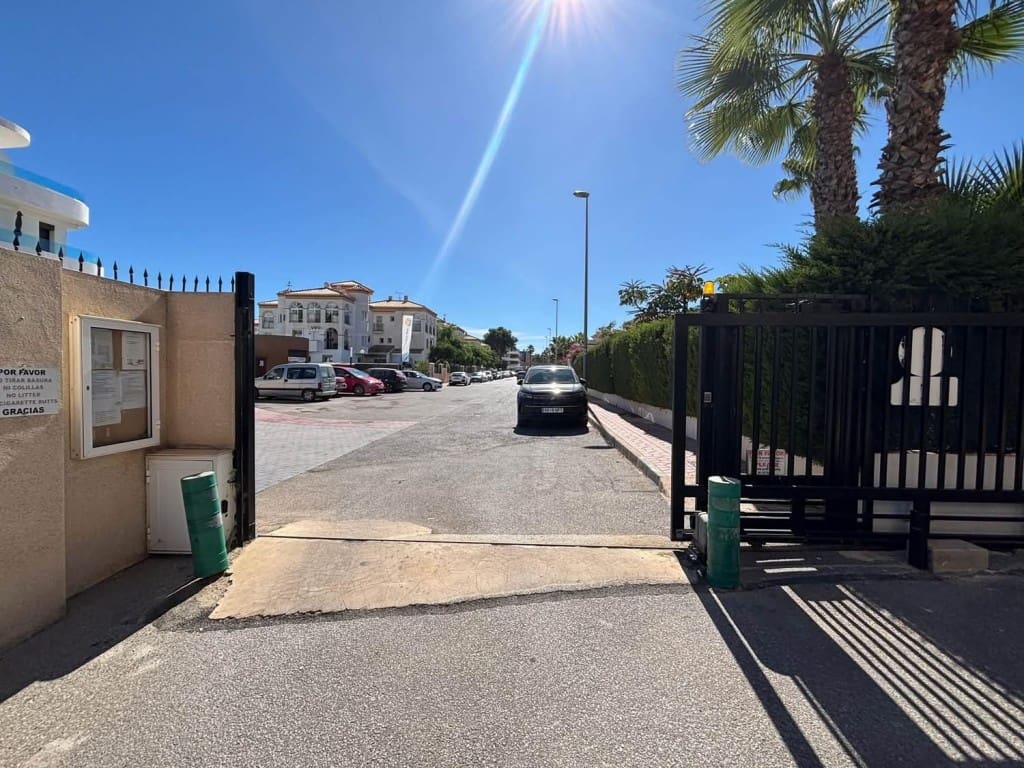 3 quarto Casa em Banda para venda em Playa Flamenca com piscina garagem - 269 000 € (Ref: 10134902)