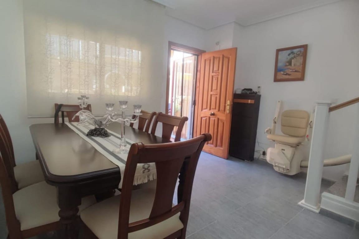 3 soveværelse Byhus til salg i Playa Flamenca med swimmingpool - € 200.000 (Ref: 10134904)
