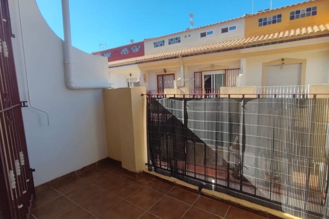 3 soveværelse Byhus til salg i Playa Flamenca med swimmingpool - € 200.000 (Ref: 10134904)