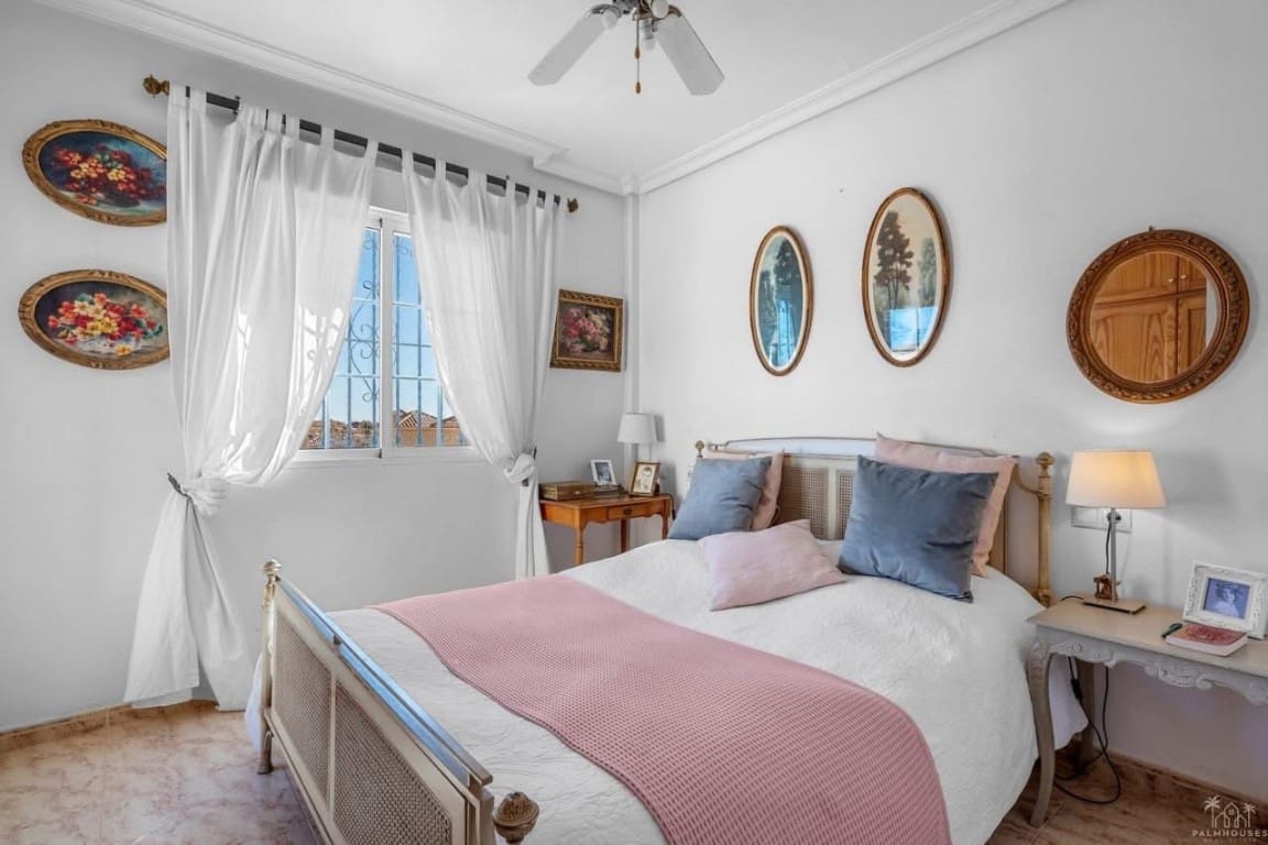 3 sovrum Semi-fristående Villa till salu i Villamartin med pool garage - 265 000 € (Ref: 10147399)