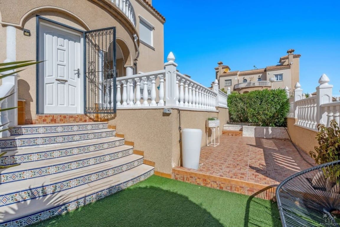 3 sovrum Semi-fristående Villa till salu i Villamartin med pool garage - 265 000 € (Ref: 10147399)