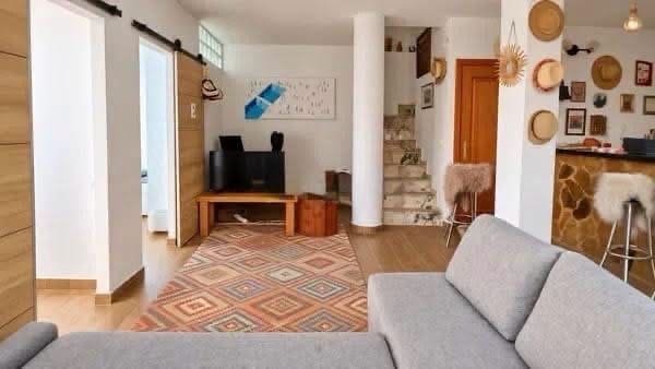5 bedroom Villa for sale in Villamartin with pool garage - € 389,000 (Ref: 10147463)