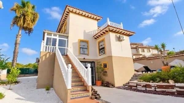 5 bedroom Villa for sale in Villamartin with pool garage - € 389,000 (Ref: 10147463)