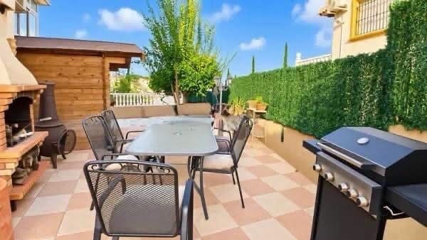 5 bedroom Villa for sale in Villamartin with pool garage - € 389,000 (Ref: 10147463)