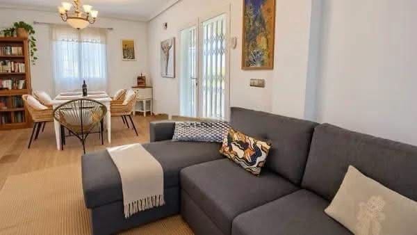 5 bedroom Villa for sale in Villamartin with pool garage - € 389,000 (Ref: 10147463)