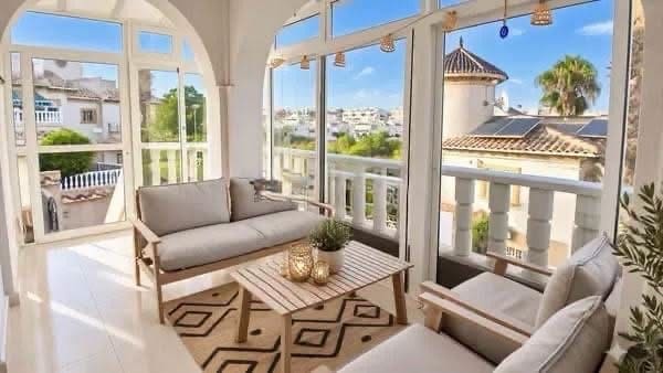 5 bedroom Villa for sale in Villamartin with pool garage - € 389,000 (Ref: 10147463)