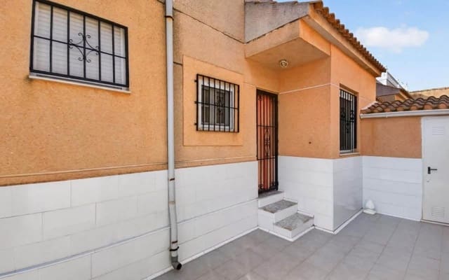 3 soveværelse Semi-Rækkehus til salg i Los Altos med swimmingpool garage - € 199.000 (Ref: 10147464)